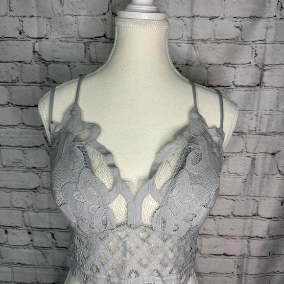 Curvy crochet lace bralette, size 2X, light grey. - Picture 2 of 6